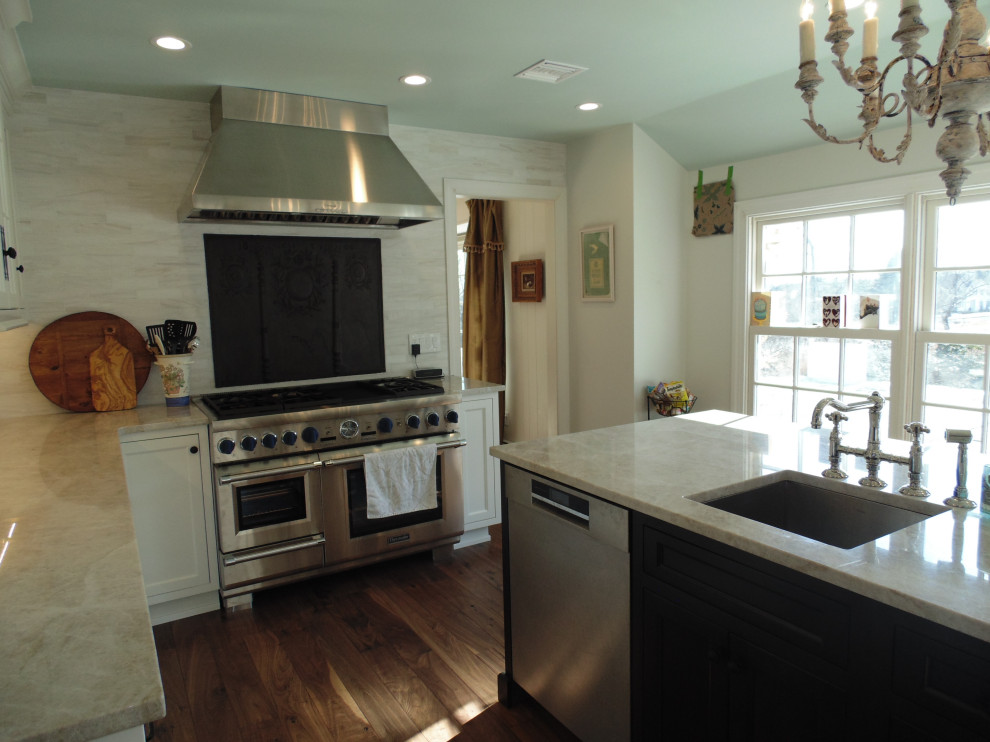 Kitchen - transitional kitchen idea
