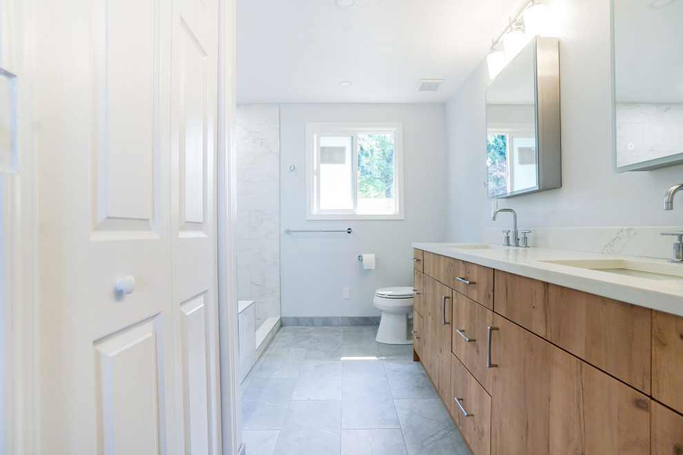 Mid-sized midcentury master bathroom in Seattle with flat-panel cabinets, light wood cabinets, white tile, porcelain tile, quartzite benchtops, white benchtops, a double vanity, a freestanding vanity, a drop-in tub, a one-piece toilet, white walls, porcelain floors, an undermount sink, grey floor, an open shower and a niche.