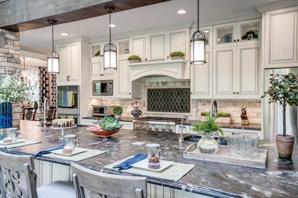 Transitional kitchen photo in DC Metro