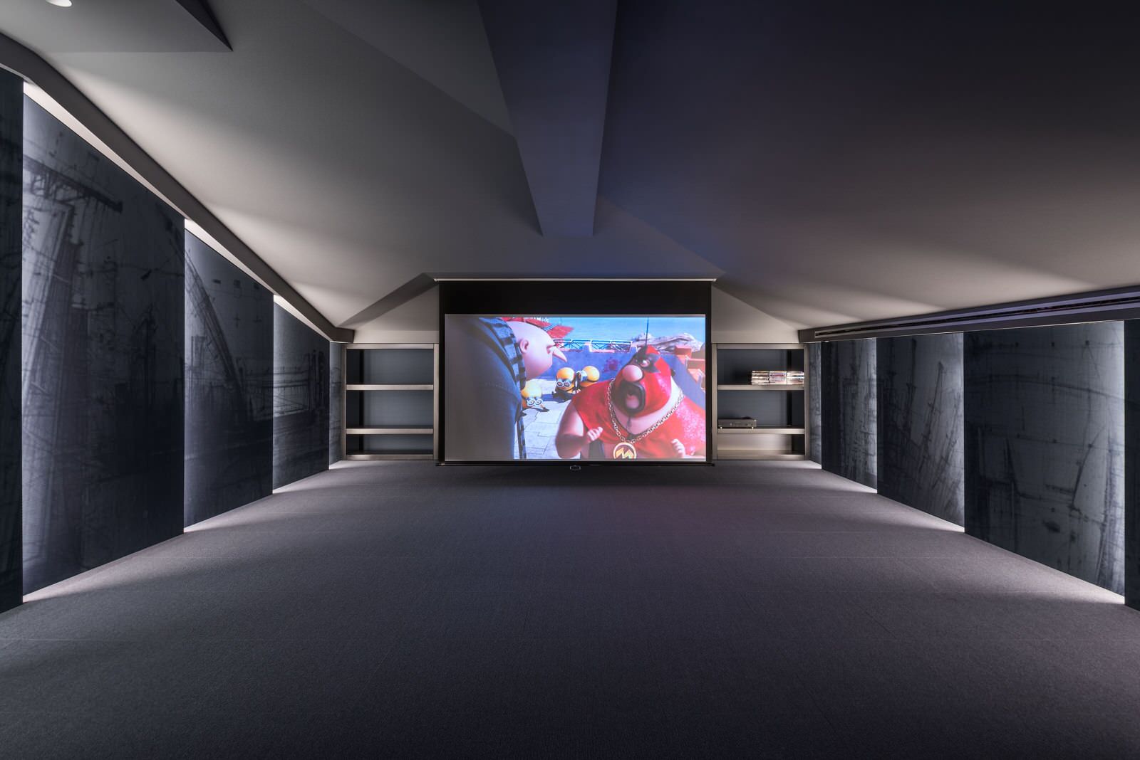 Интерьер современного  жилого дома в коттеджном  поселке "Монтевиль"