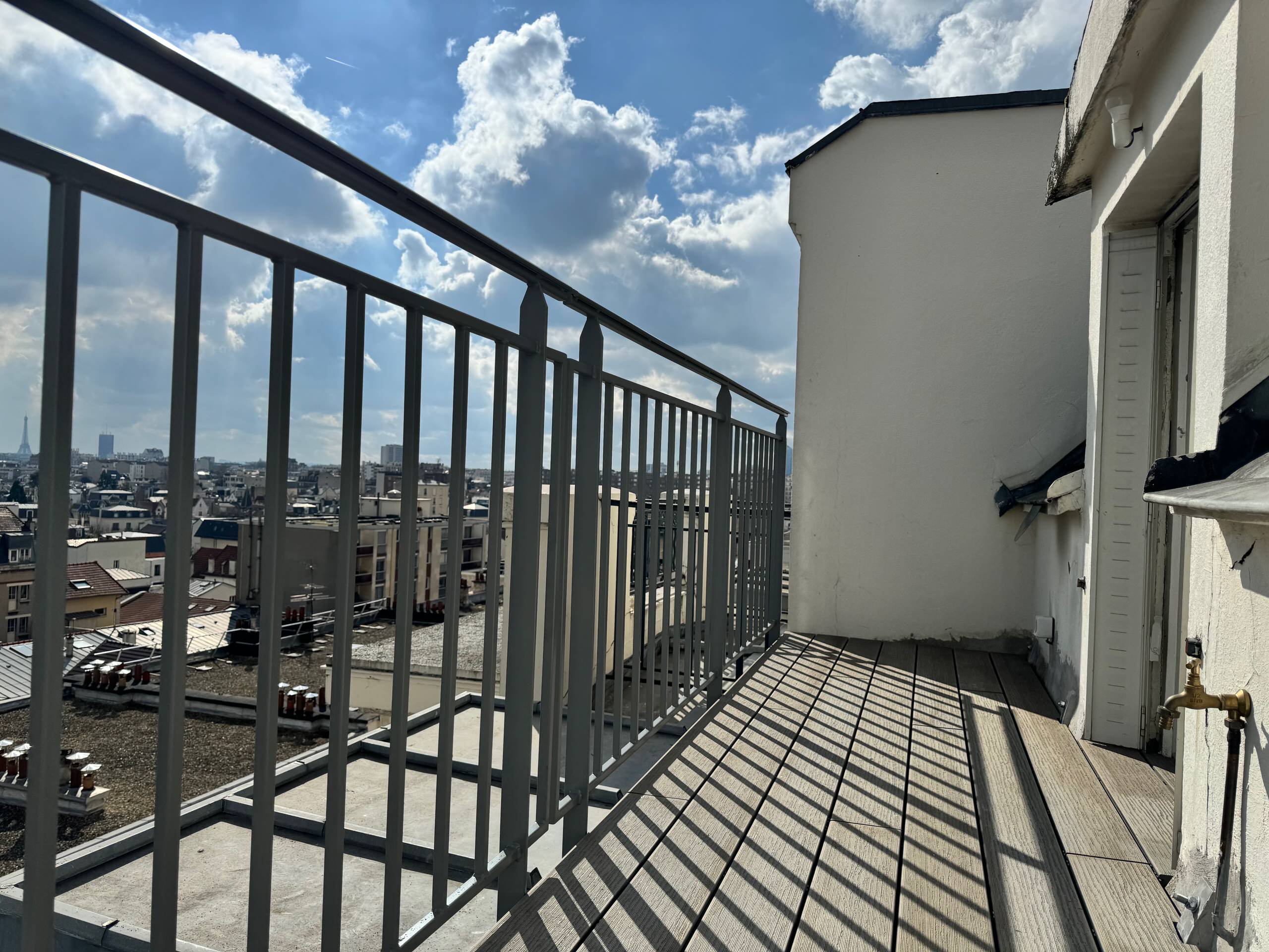 Un terrasse sur les toits de Paris