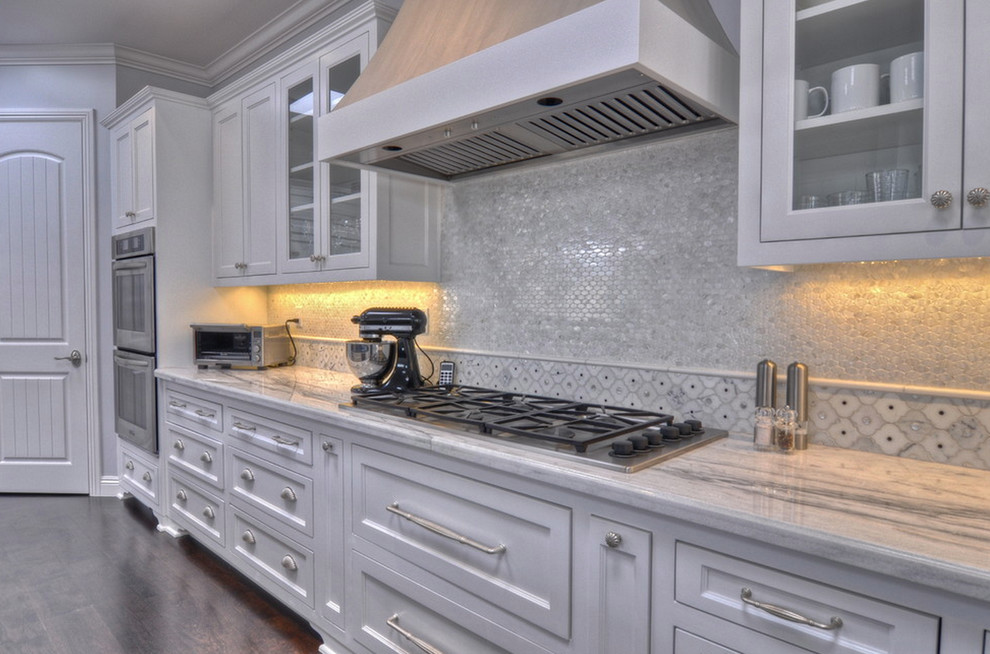 Transitional kitchen photo in Detroit