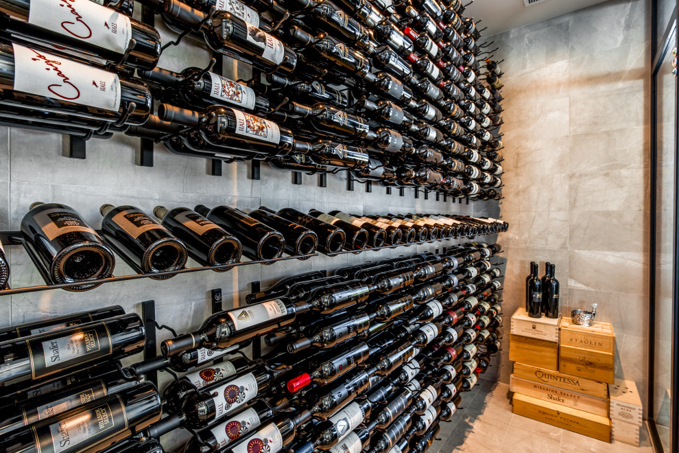 Esempio di una cantina contemporanea