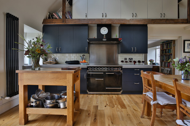 A kitchen for a chef traditional-kitchen