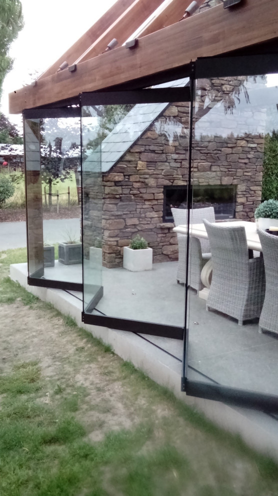 Contemporary patio in Christchurch.