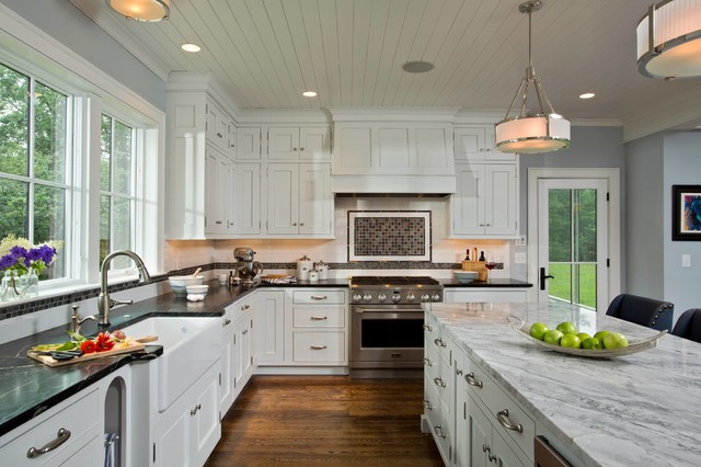 Custom Kitchen & Baths nyklassisk-koekken