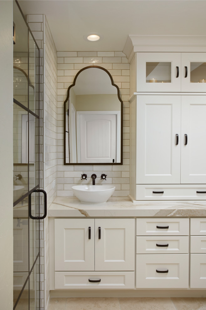 Transitional home design photo in Phoenix