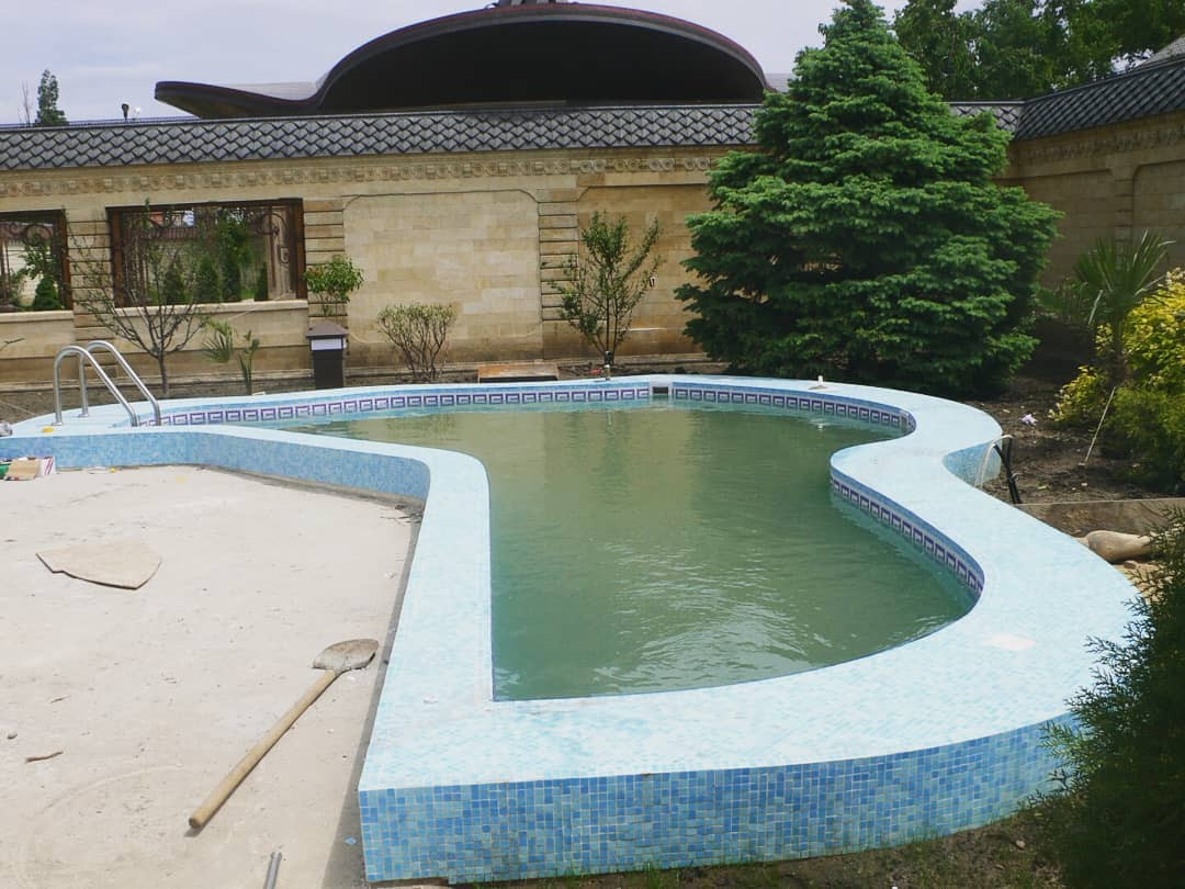 Гидроизоляция бассейна на стадии заливки