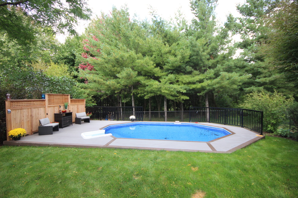 Example of a minimalist backyard custom-shaped pool design in Toronto