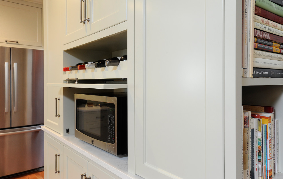 Eat-in kitchen - small transitional u-shaped medium tone wood floor eat-in kitchen idea with an undermount sink, flat-panel cabinets, gray cabinets, quartz countertops, green backsplash, subway tile backsplash, stainless steel appliances and a peninsula
