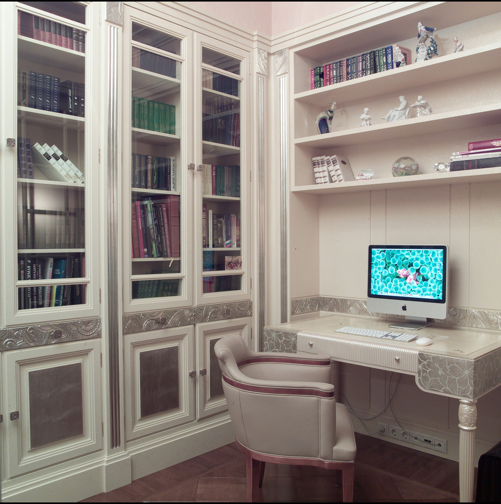 Photo of a traditional home office in Moscow.