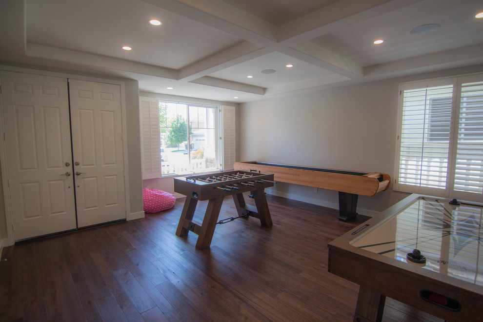 Example of a transitional home design design in Orange County
