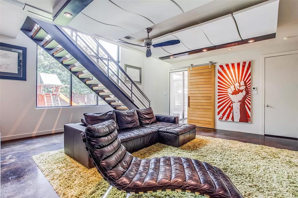 CONTEMPORARY  MEDIA ROOM