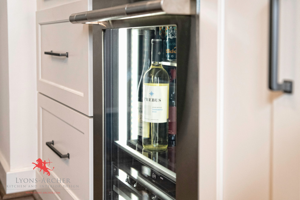 Inspiration for a transitional home design remodel in Philadelphia