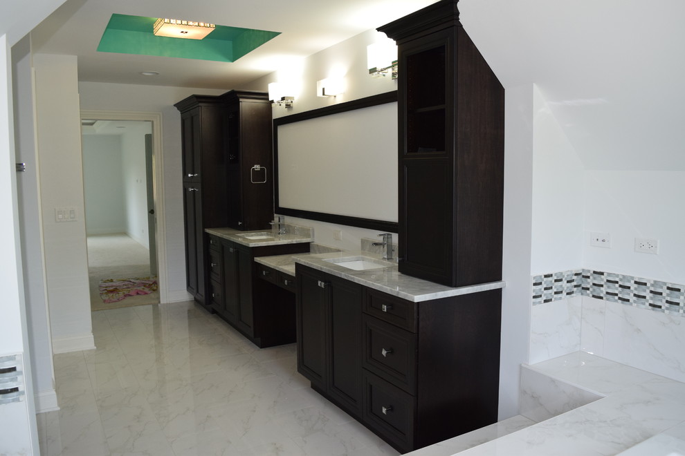 Inspiration for a transitional bathroom remodel in Chicago