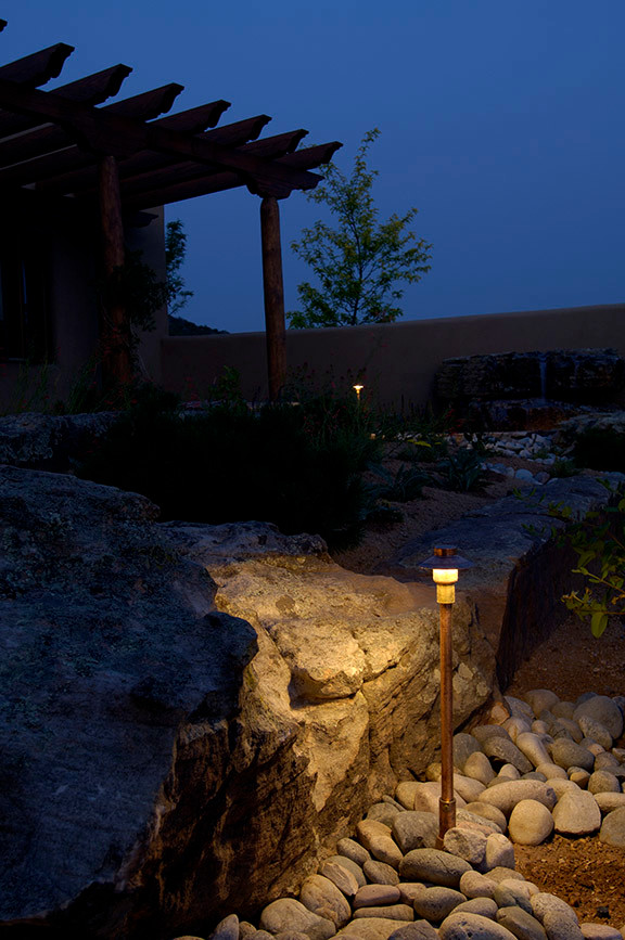 Photo of a mid-sized drought-tolerant front yard stone landscaping.
