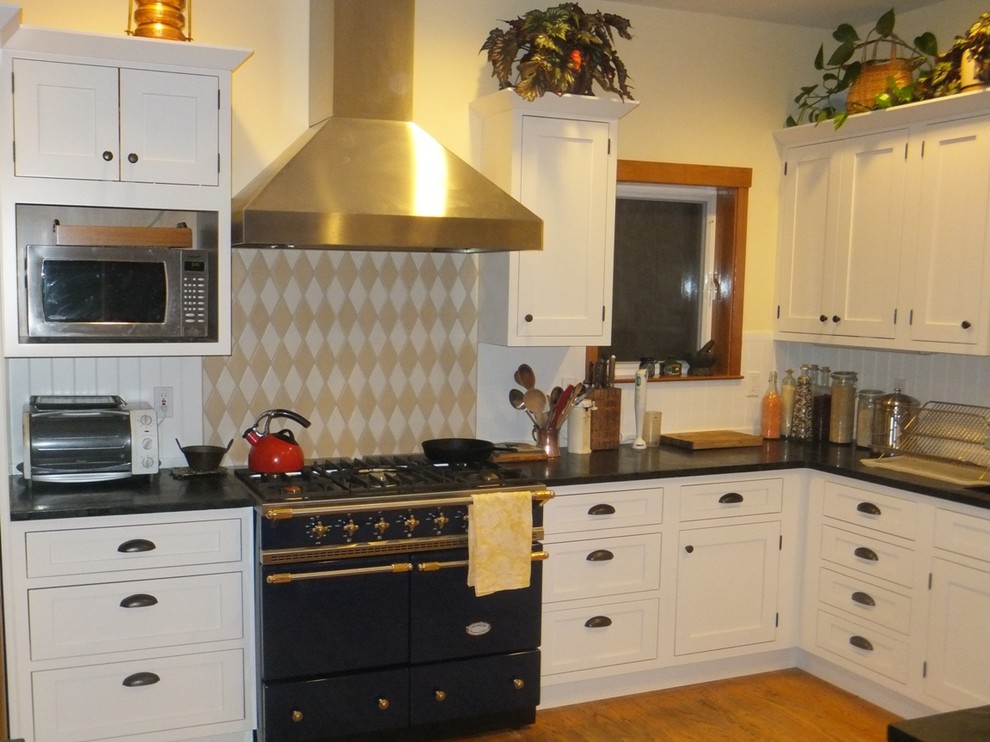 Kitchen - transitional kitchen idea in Seattle