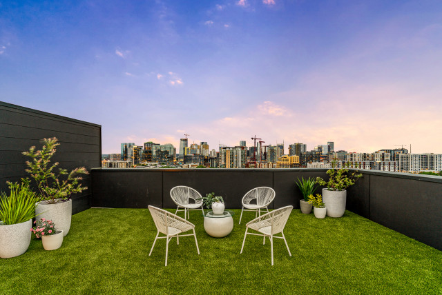 Archer contemporary-balcony