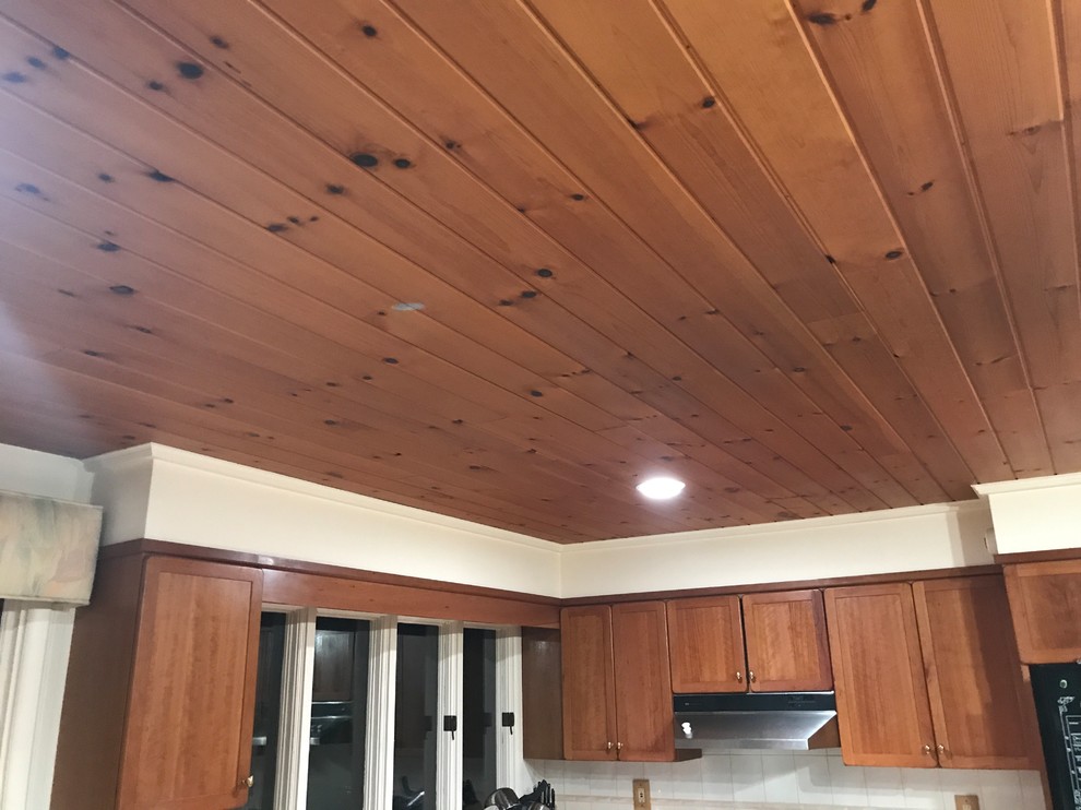 Paint Pine wood ceiling white or remove or leave it?