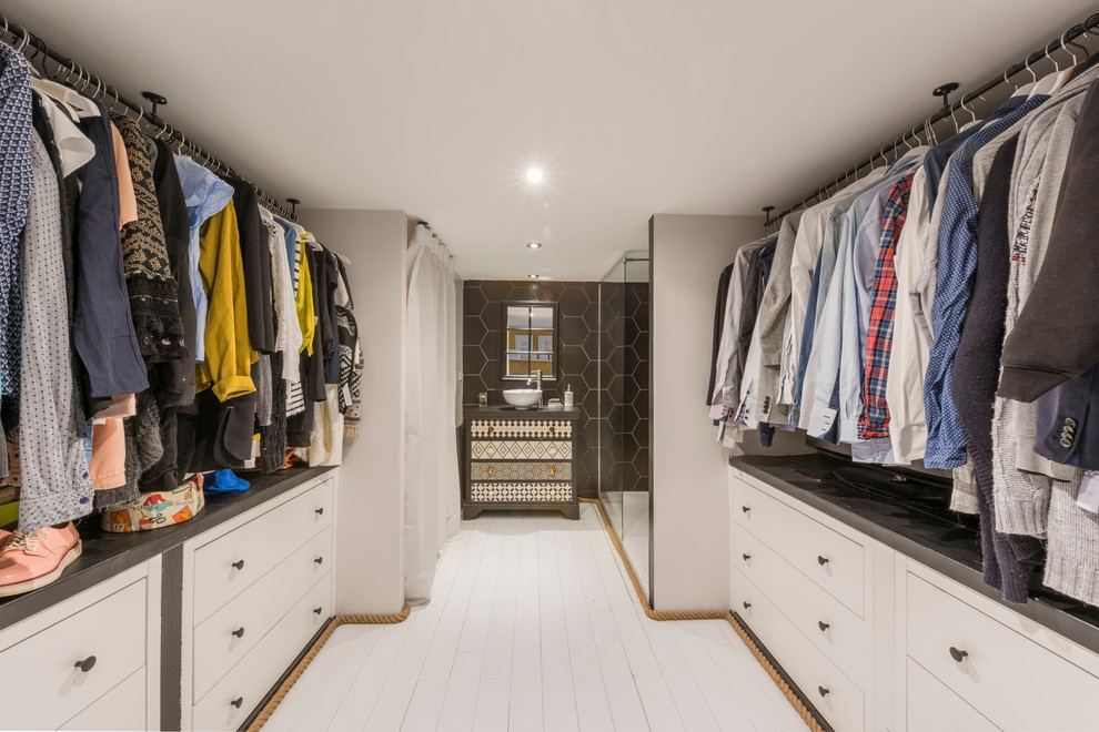 Inspiration for a transitional storage and wardrobe in Lyon.