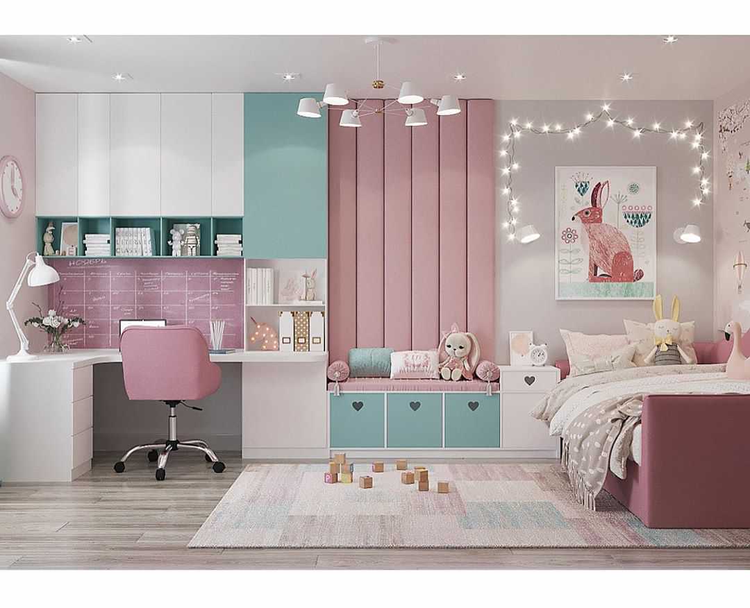 Нежная комната для девочки с картами мира на обоях Alltowall