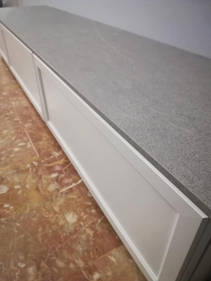 Living con annessa zona studio e tendaggi