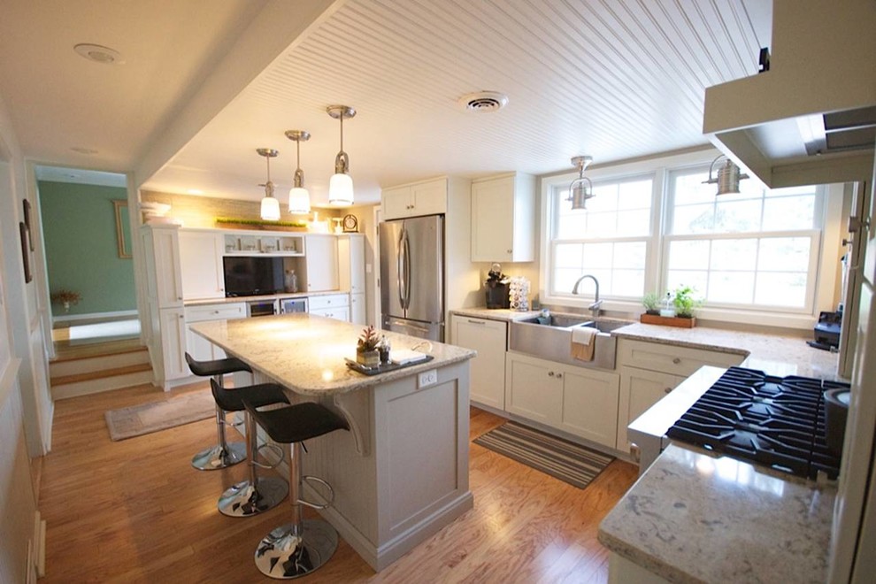 Kitchen - transitional kitchen idea