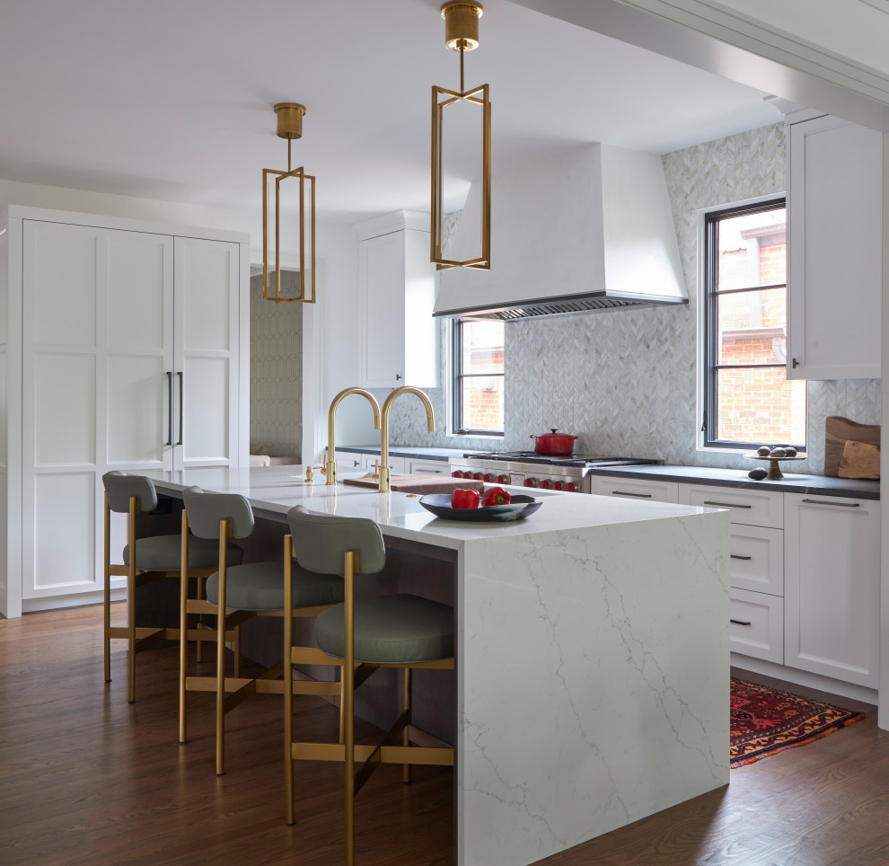 Transitional kitchen photo in Chicago