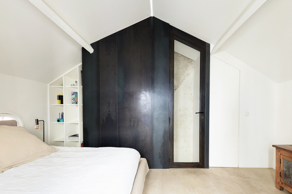 This is an example of a mid-sized contemporary master bedroom in Paris with concrete floors and beige floor.