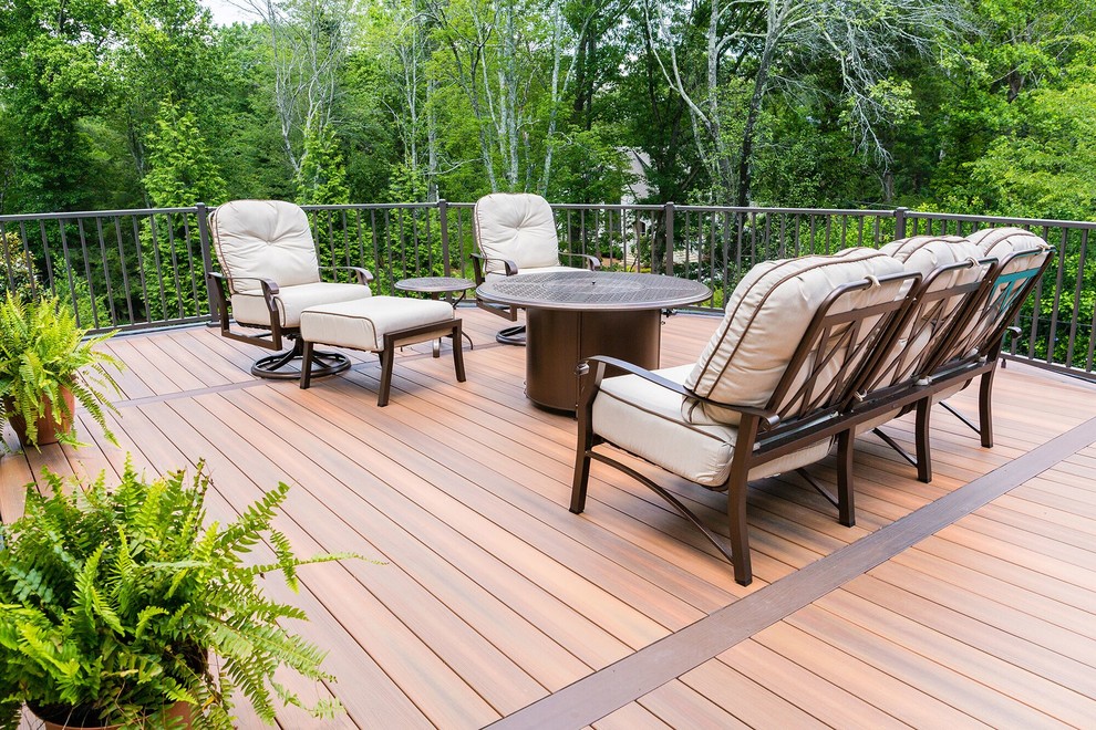 Inspiration for a transitional deck remodel in Nashville