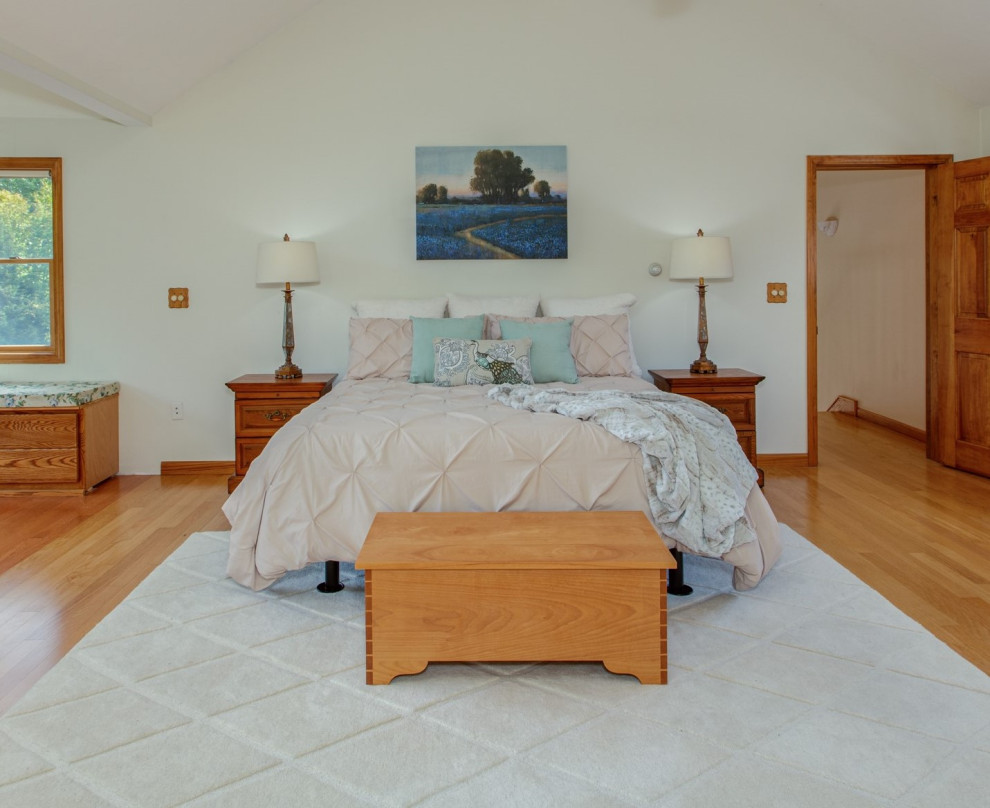Example of a transitional home design design in Boston