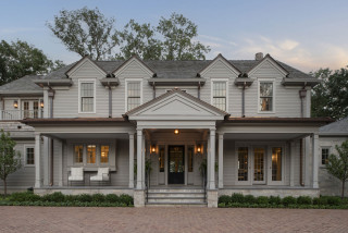 Classic Lake House With Playful Surprises (34 photos)