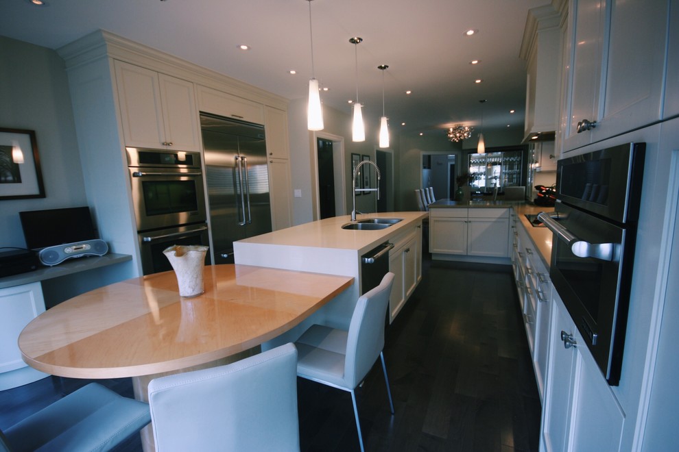 Example of a transitional kitchen design in Toronto