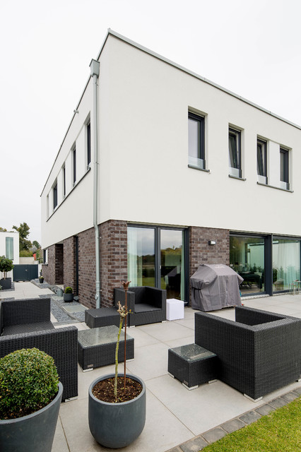 Haus H contemporary-traedaeck