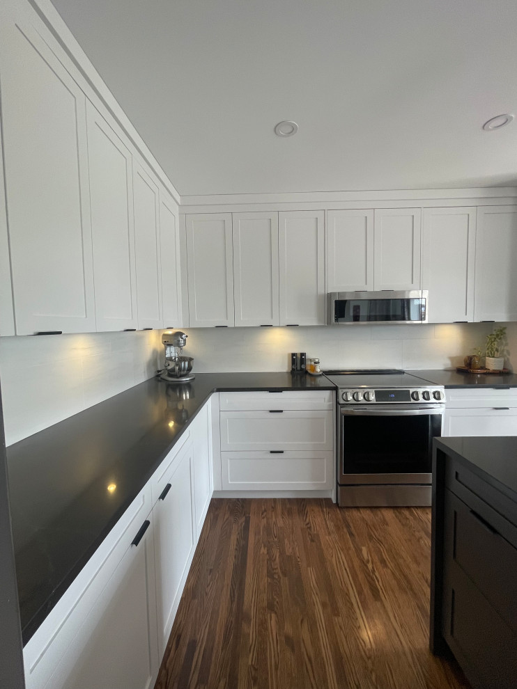 Kitchen - kitchen idea in Calgary