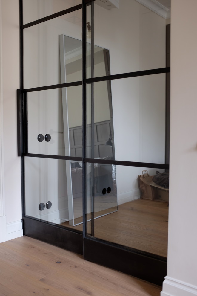 Перегородки из чёрного металла и стекла