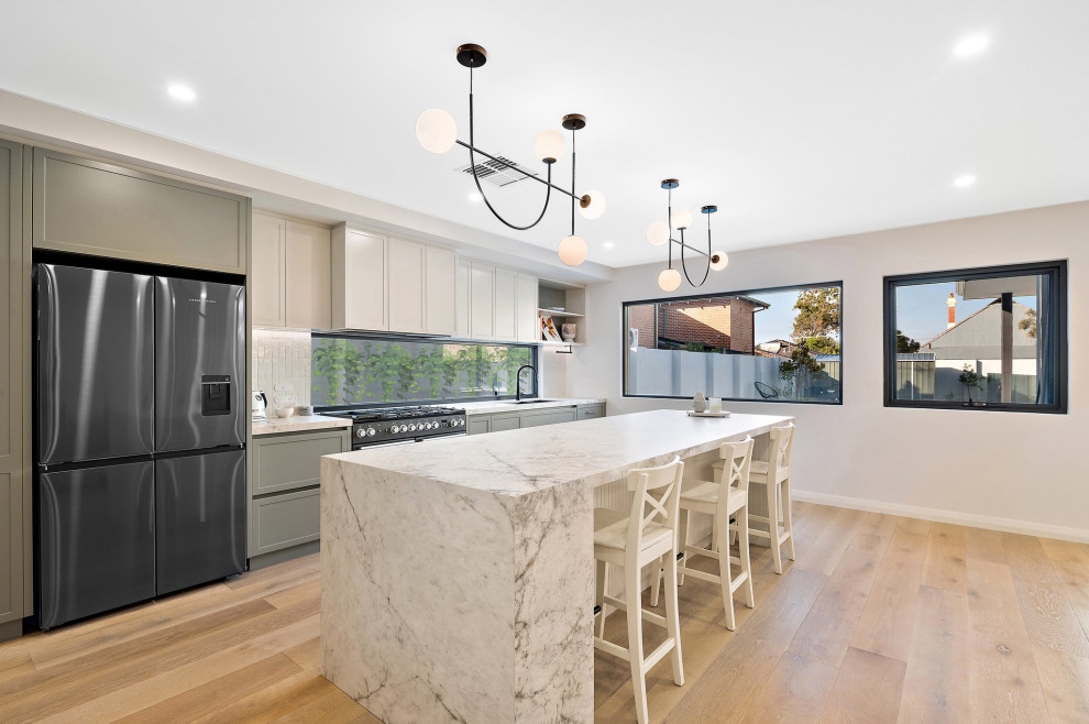 Design ideas for a transitional kitchen in Perth.