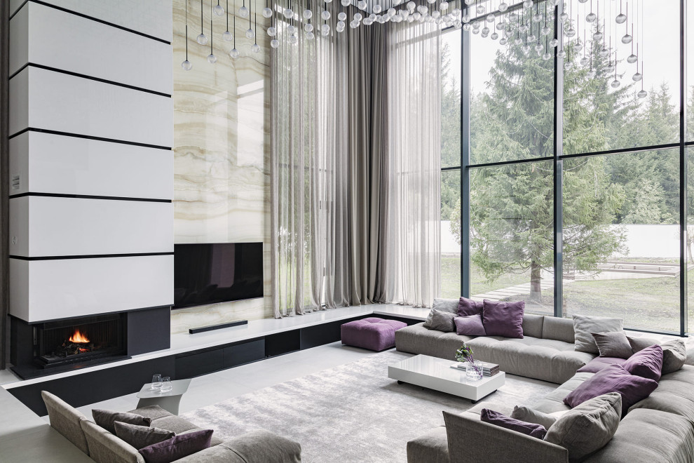 Большой красивый белый дом