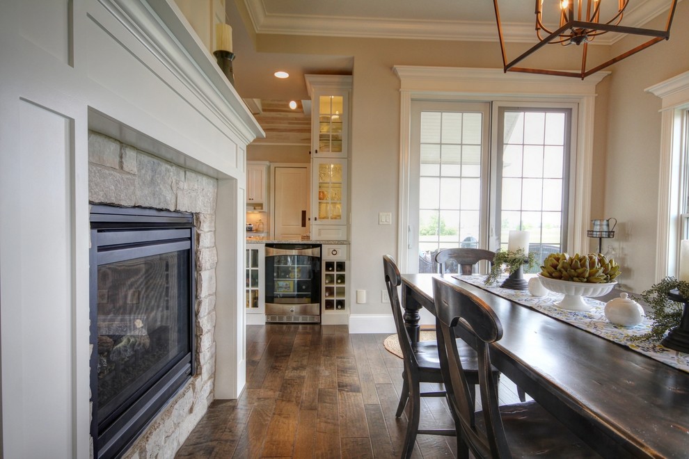 Inspiration for a transitional home design remodel in Chicago