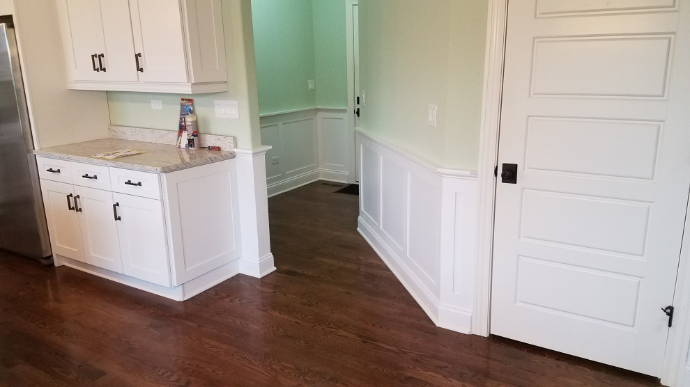 Transitional kitchen photo in Chicago