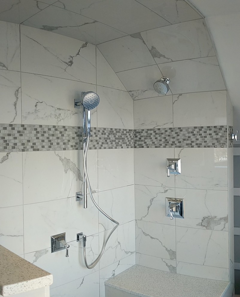 Inspiration for a transitional bathroom remodel in Bridgeport