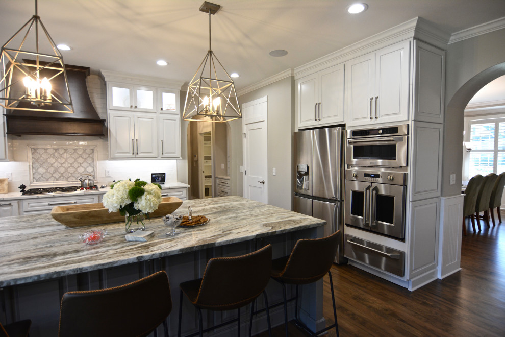Kitchen - transitional kitchen idea in Indianapolis