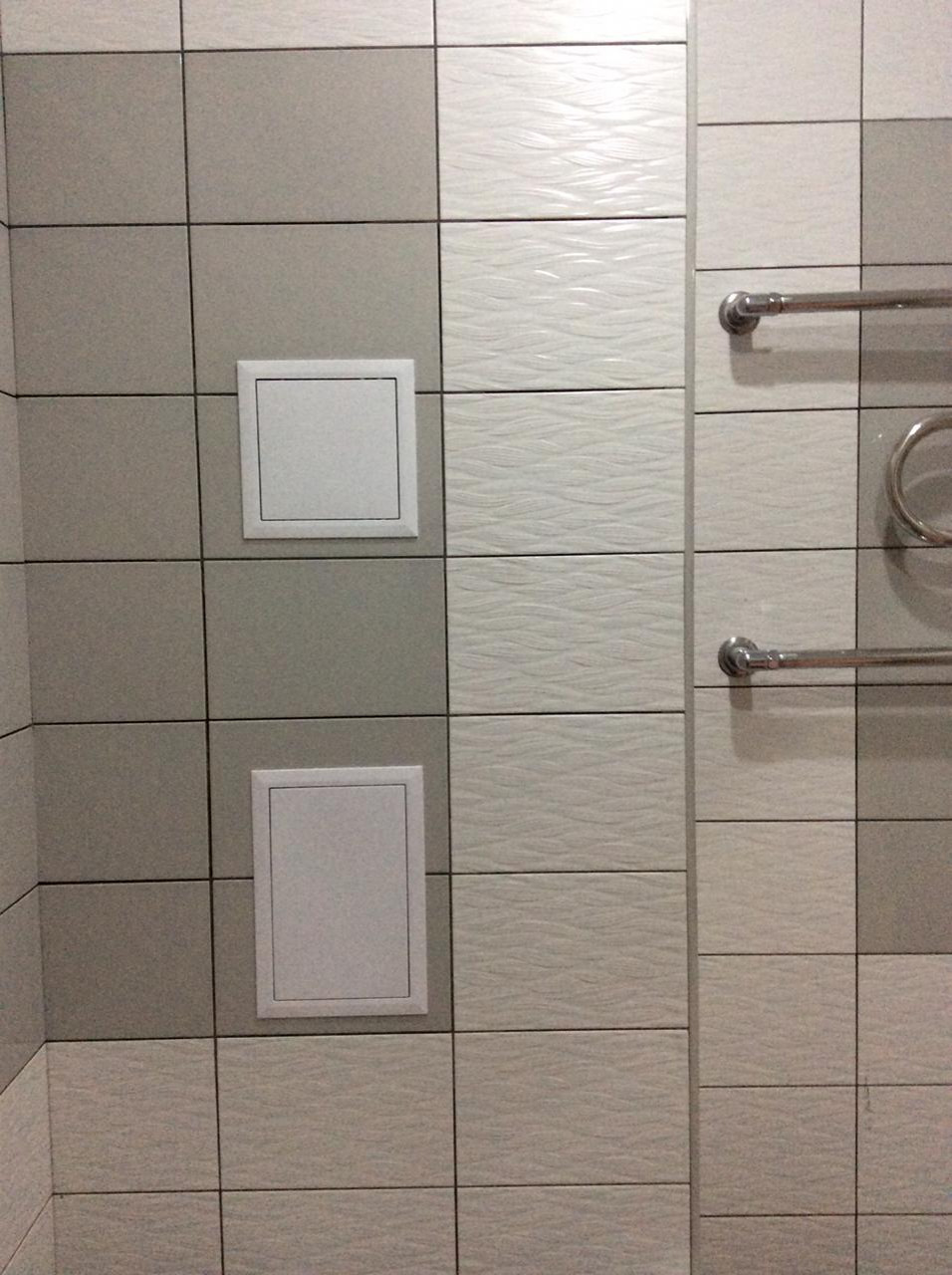 Процесс укладки плитки