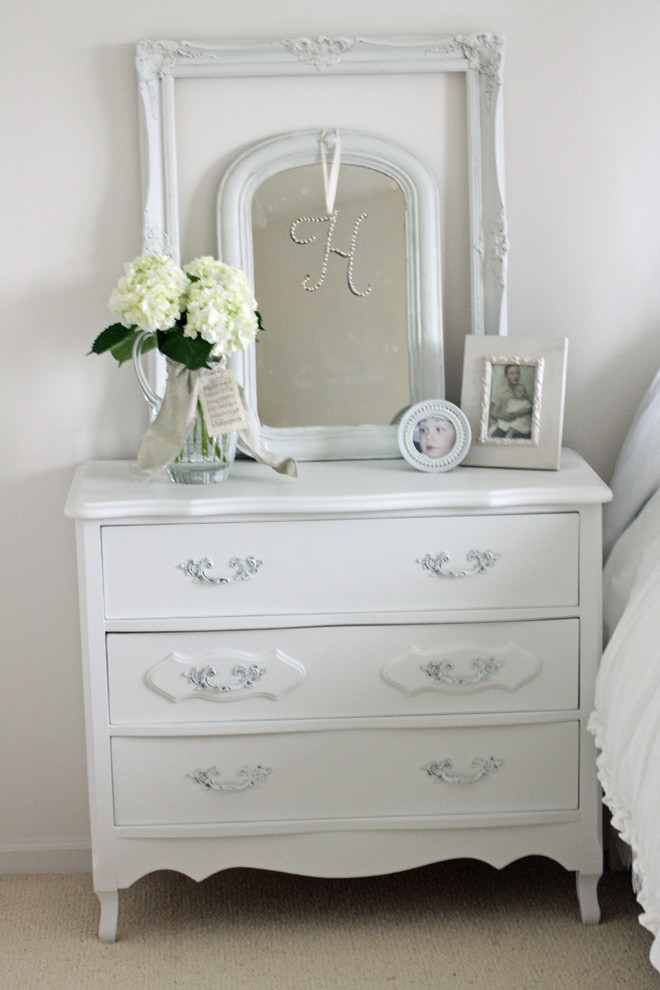 Traditional Bedroom Shabby Chic Style, Narrow Dresser With Mirror