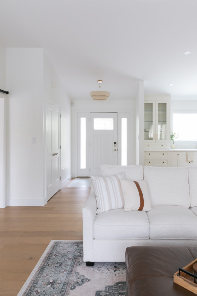 Entryway - transitional entryway idea