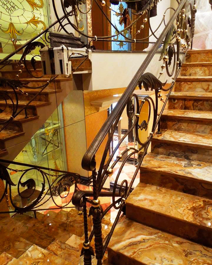 Кованные ограждения лестницы