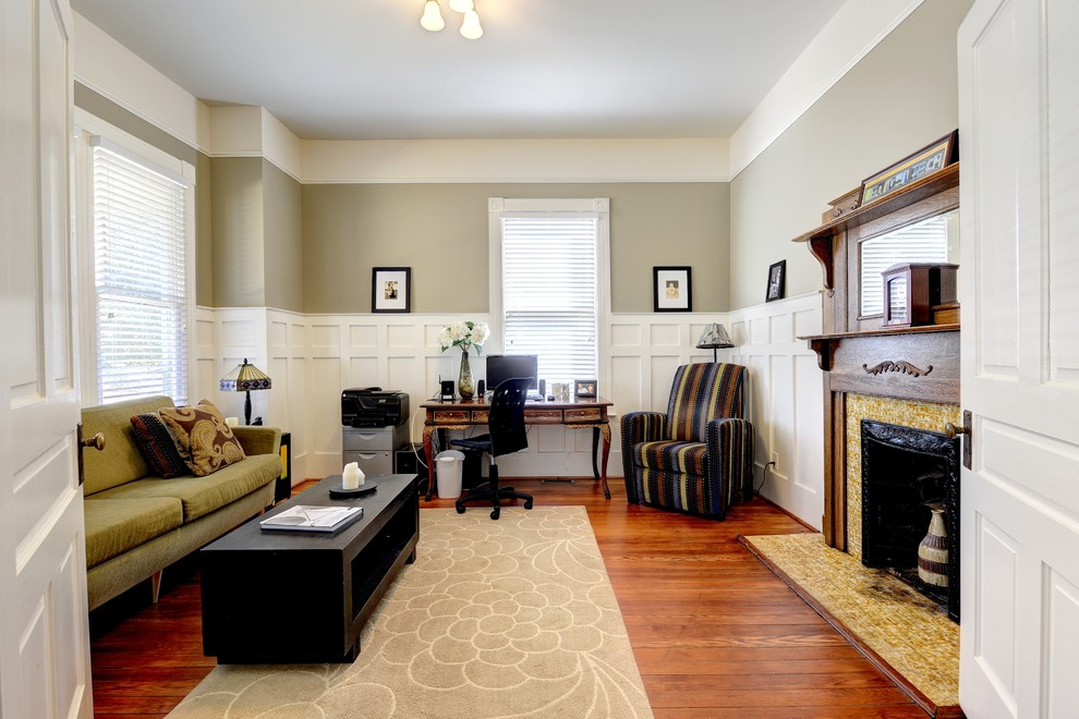 This is an example of a traditional home office in Atlanta.