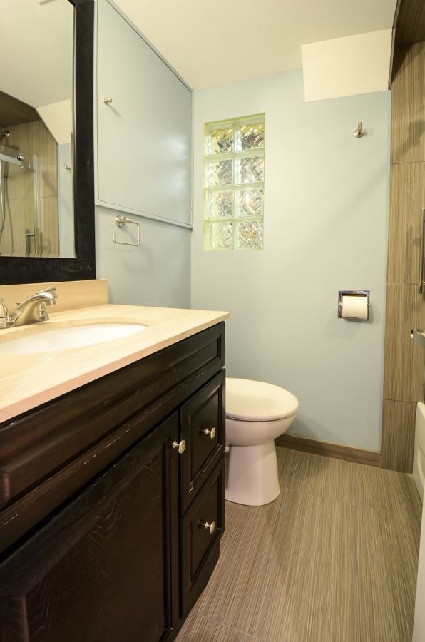 Bathroom - transitional bathroom idea in Calgary