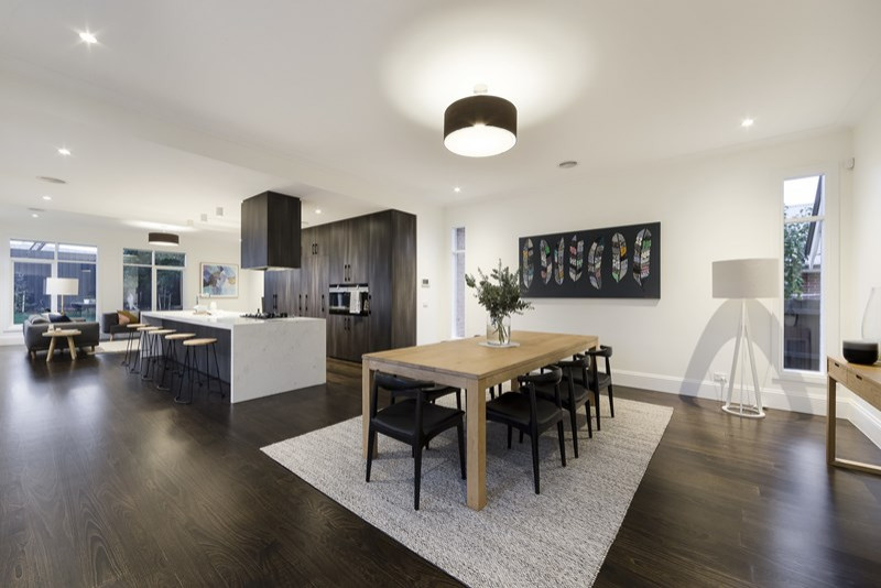Example of a transitional home design design in Melbourne