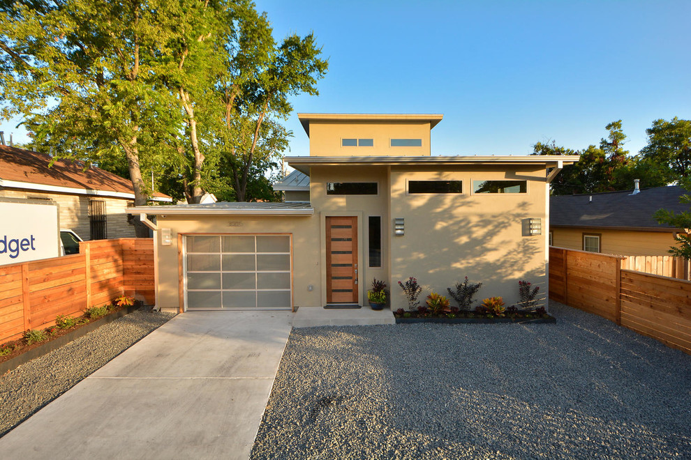 Example of a minimalist home design design in Austin